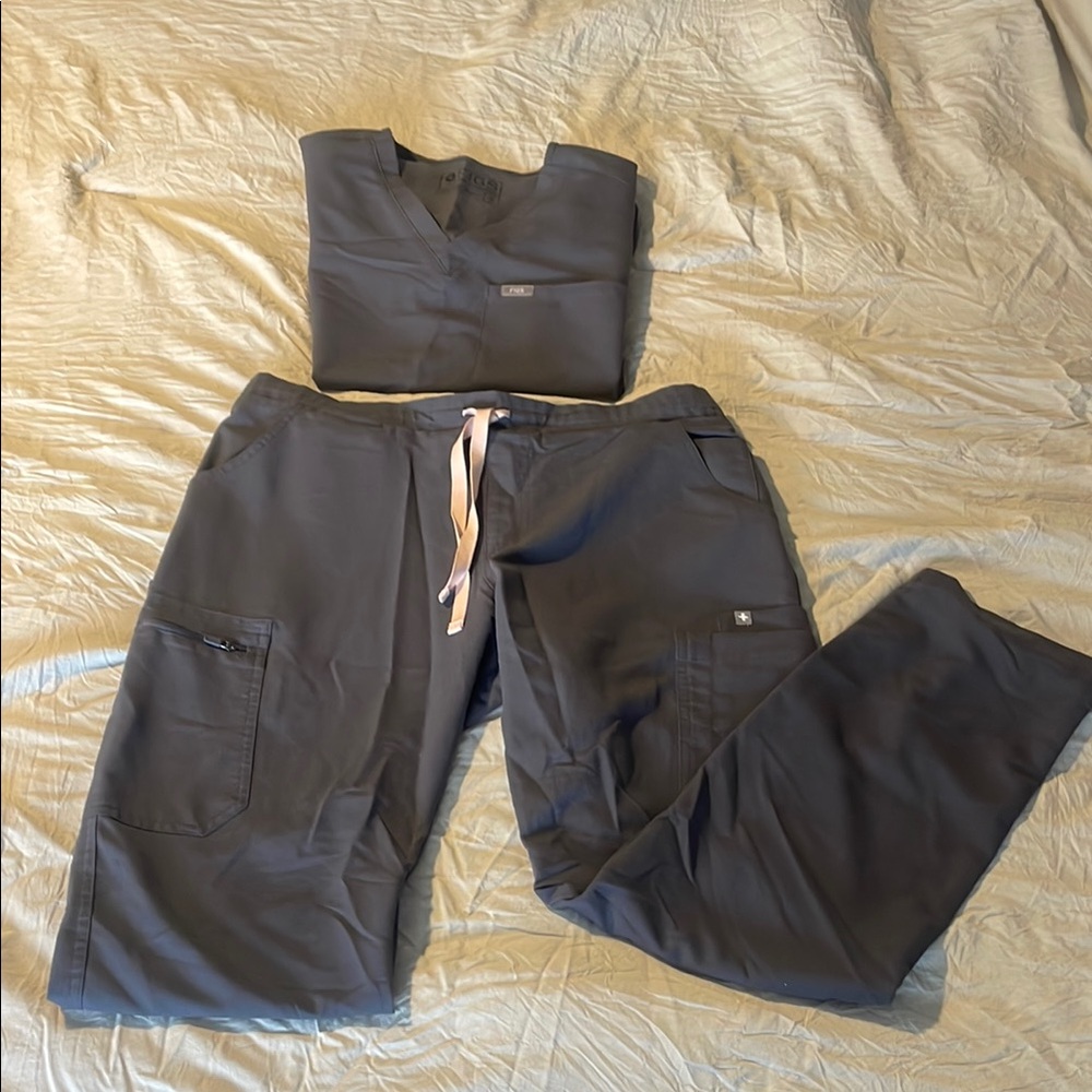 Figs Gray catarina top and straight leg bottom set
